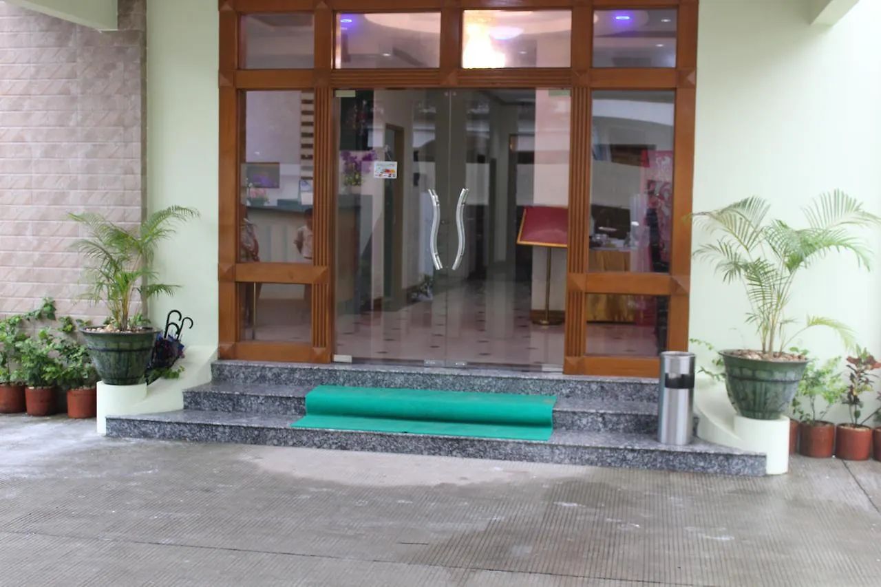 Ten Mile Hotel Yangon