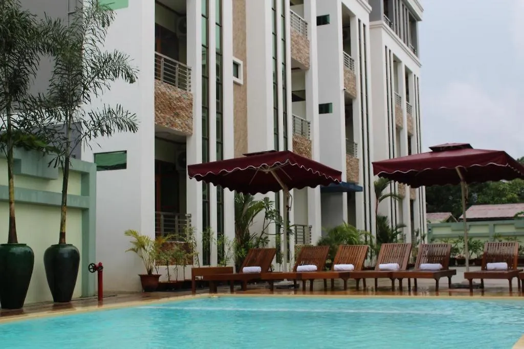 Ten Mile Hotel Yangon 4*,