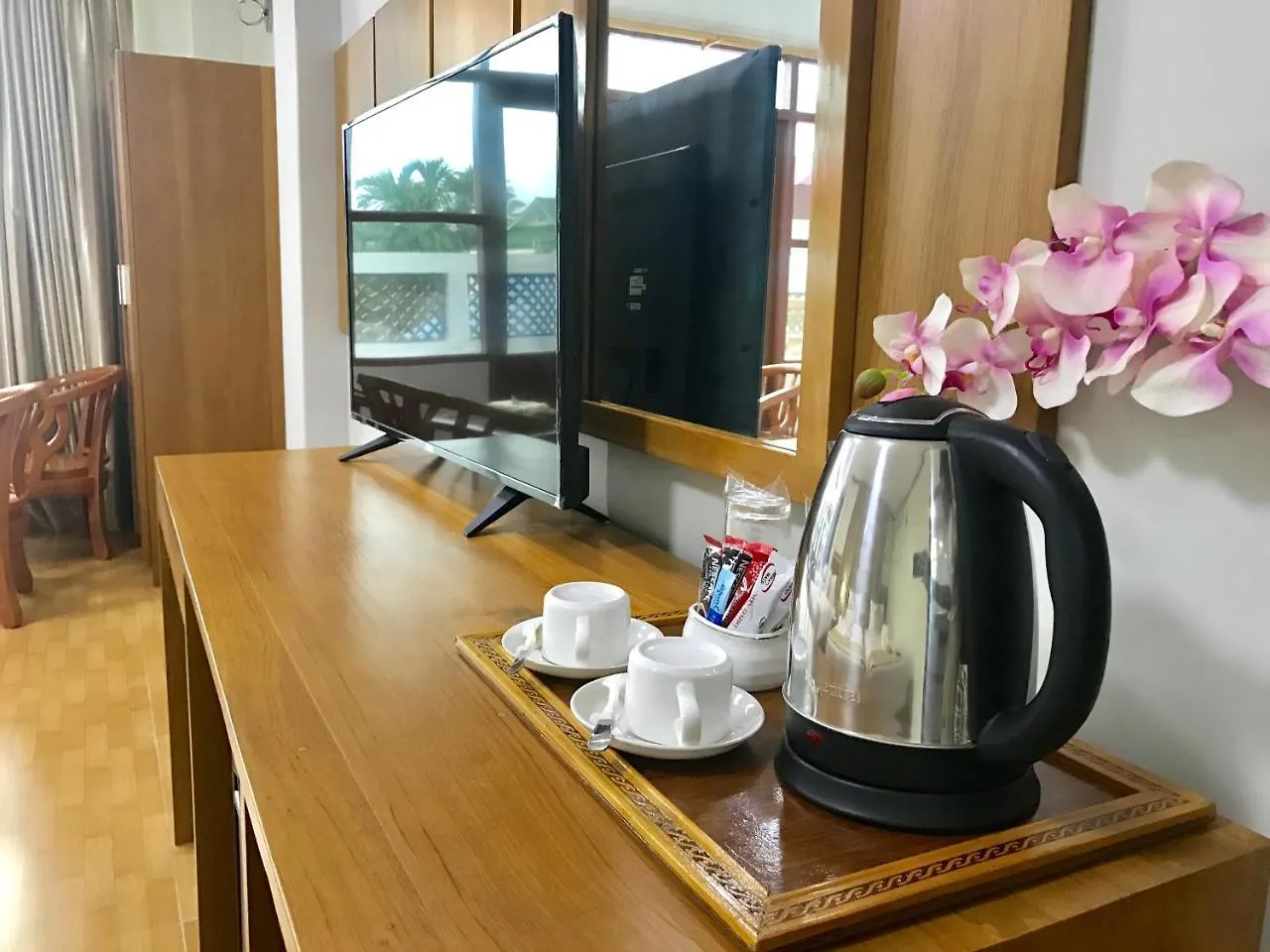 Ten Mile Hotel Yangon