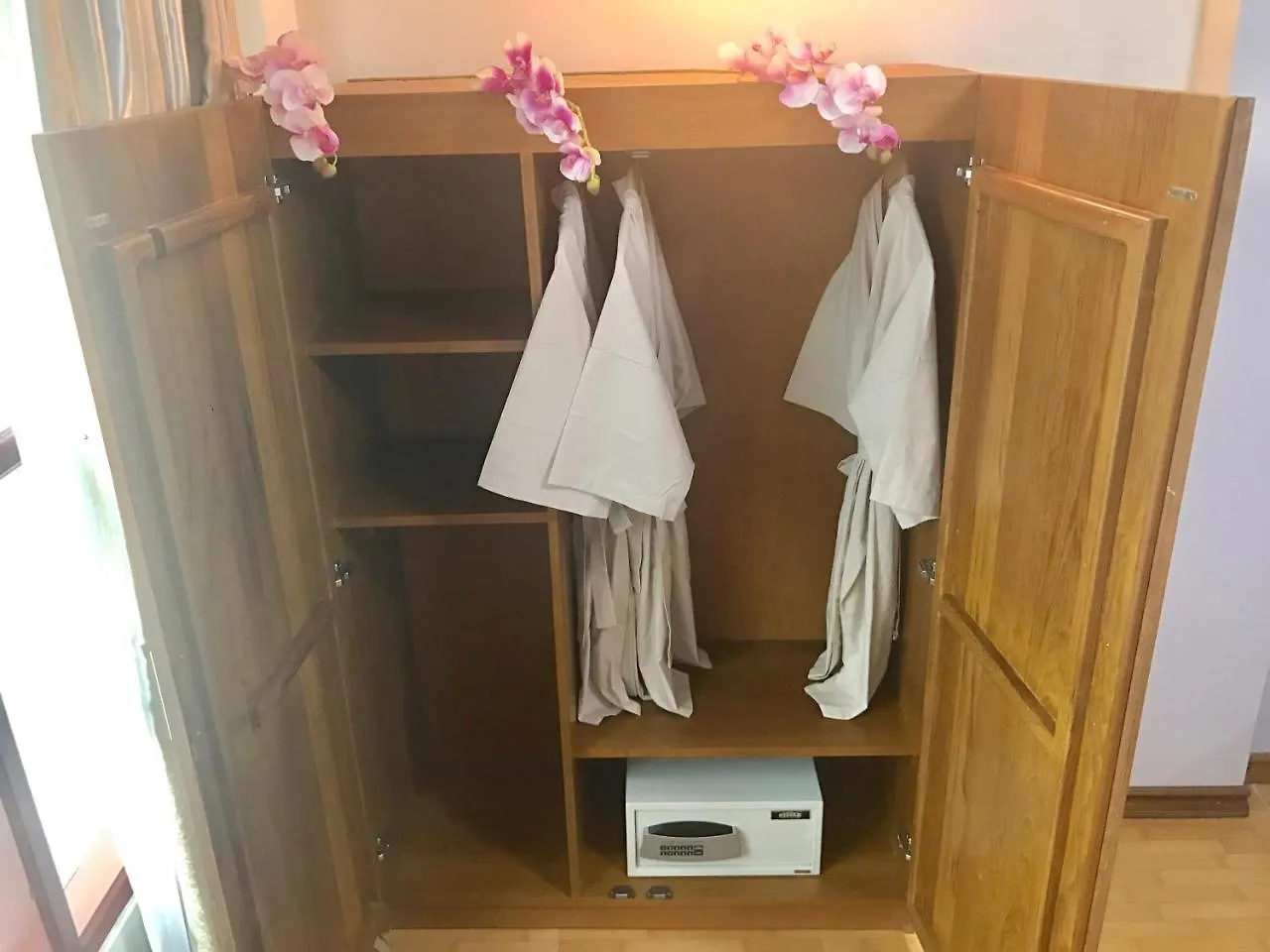 Ten Mile Hotel Yangon