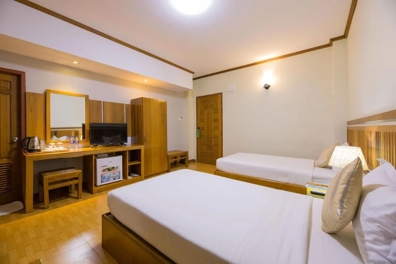 Ten Mile Hotel Yangon